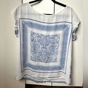 Lightweight Mediterranean pattern short sleeve top